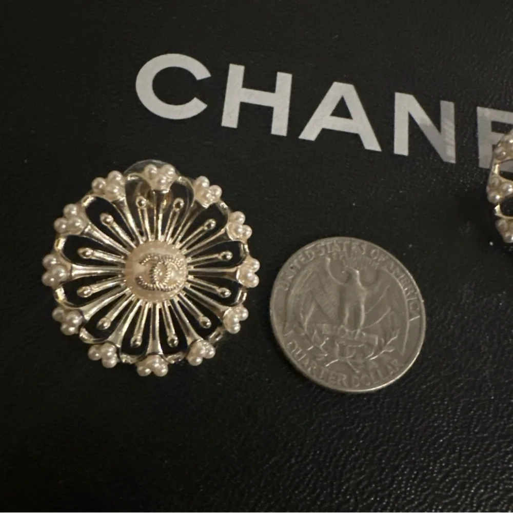 CHANEL cc earrings pearls sunburst vintage Gold Cream hearts studs set soleil - Picture 2 of 5